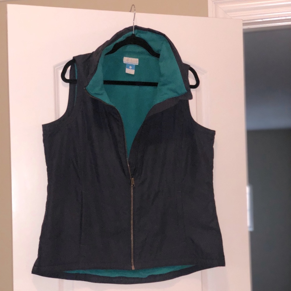 Woman’s Columbia Vest waterproof fleece lined